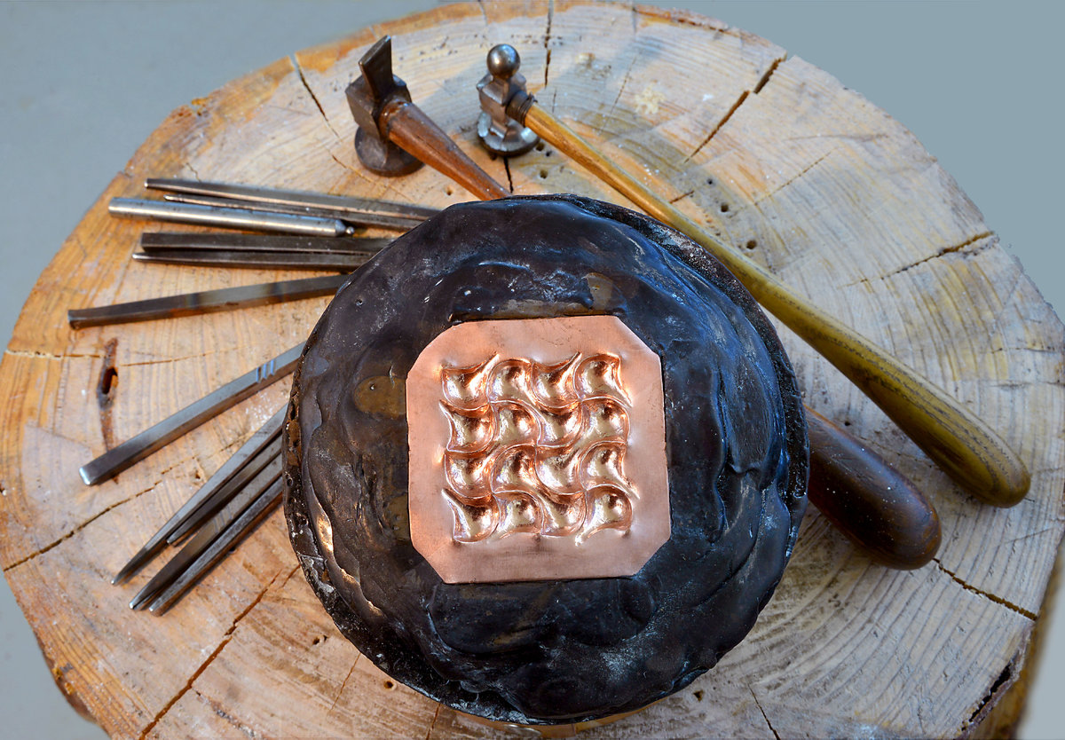 Ciseleren in de edelsmeedkunst | Tradities, gebruiken, praktijken ...