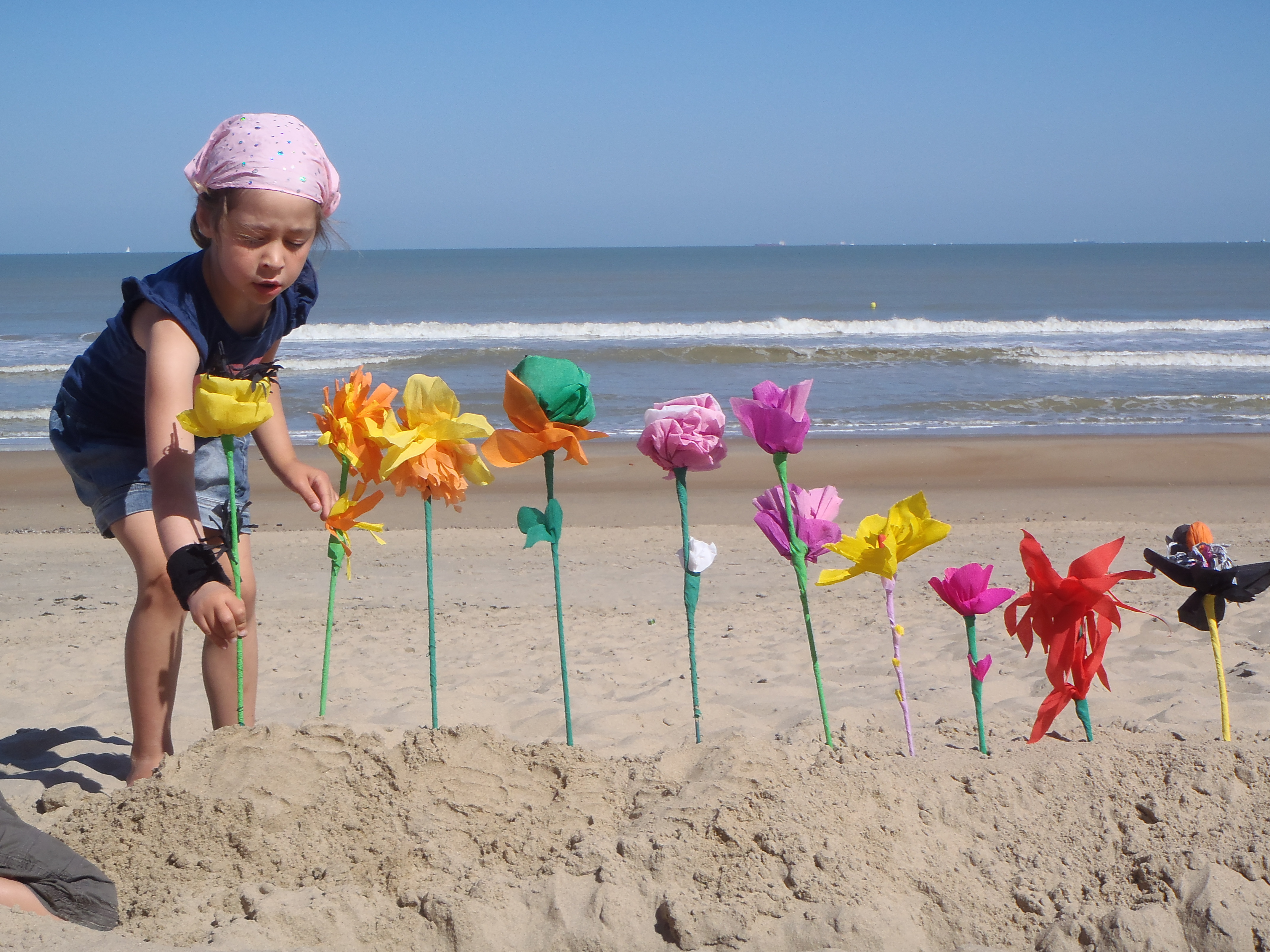 Strandbloemen maken van crêpepapier